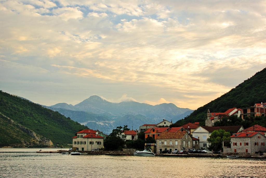 Guest House Jadran Pol Petrovac Exterior foto
